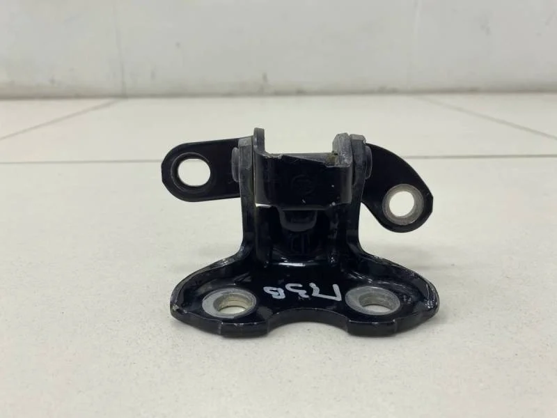 Петля двери задней правой верхняя Toyota Rav 4 (A40) 2013>