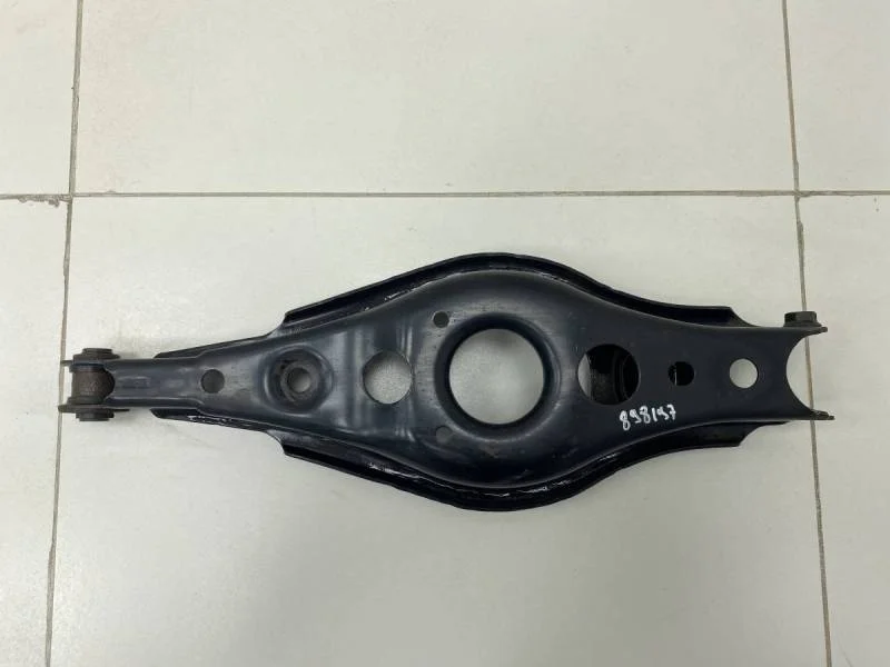 Рычаг задний нижний левый Toyota Rav 4 (A40) 2013>