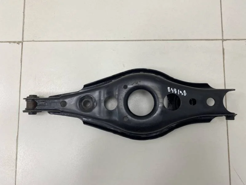 Рычаг задний нижний правый Toyota Rav 4 (A40) 2013>