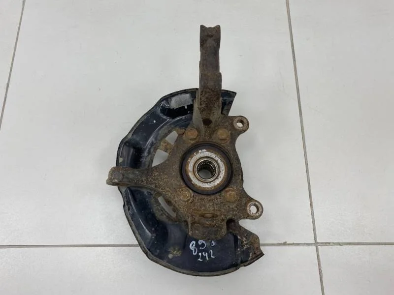 Кулак поворотный передний левый Toyota Rav 4 (A40) 2013>