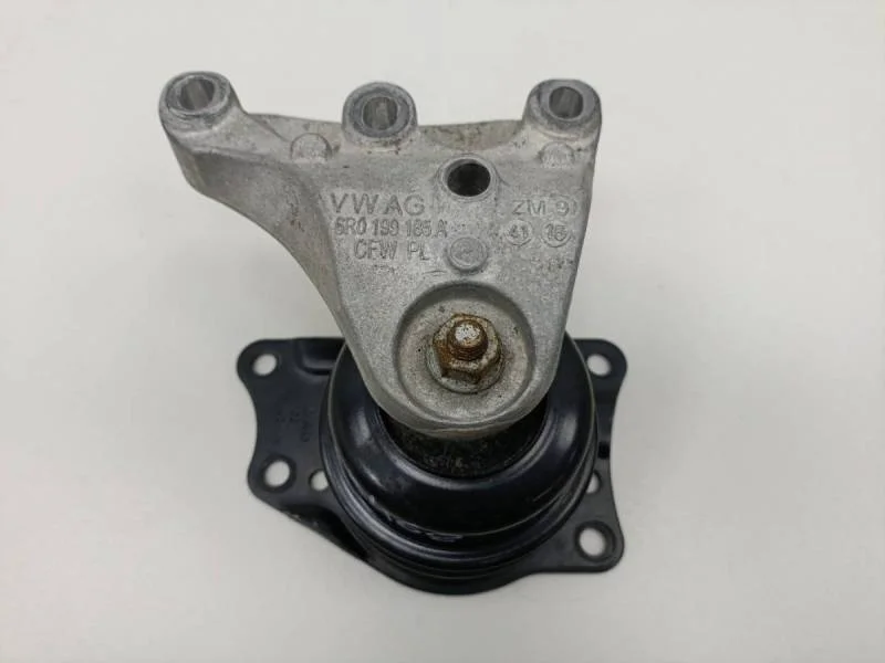Опора двигателя правая Volkswagen Polo (Sed RUS) 2011>