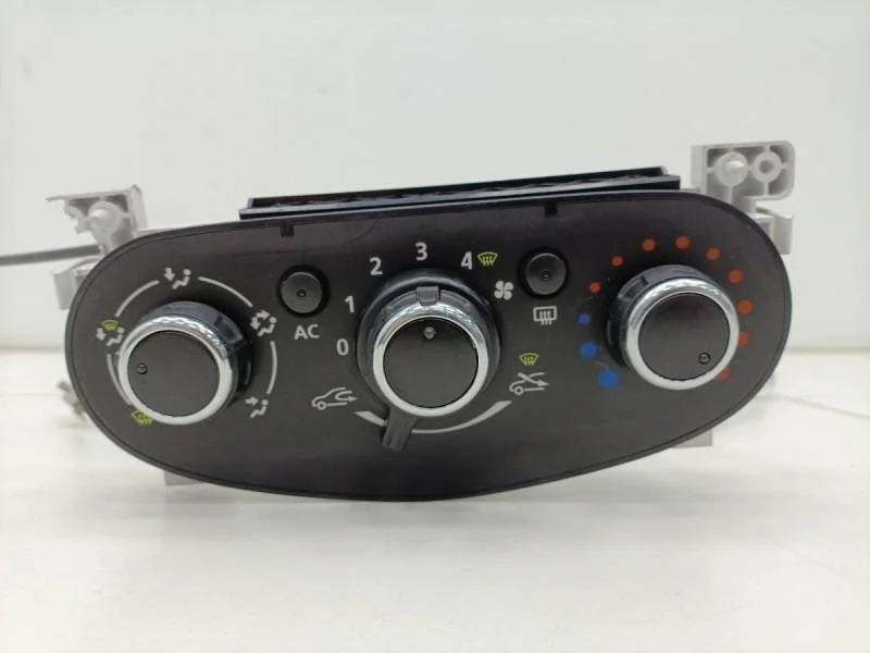 Блок управления отопителем Renault Sandero 2009-2014