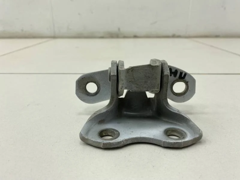 Петля двери передней правой нижняя Toyota Camry (V50) 2011-2017