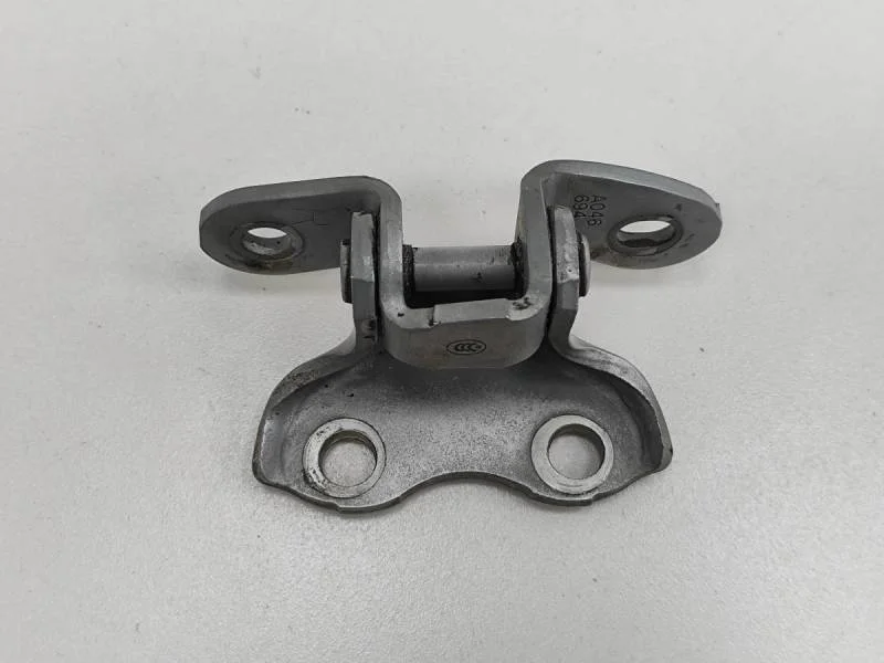 Петля двери передней правой нижняя Toyota Corolla E150 2006-2013