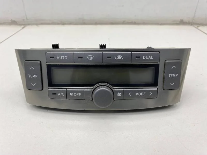 Блок управления климатической установкой Toyota Avensis (T250) 2003-2009