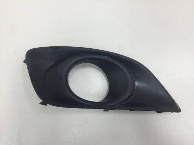 Рамка противотуманной фары правой Toyota Avensis (T250) 2003-2009