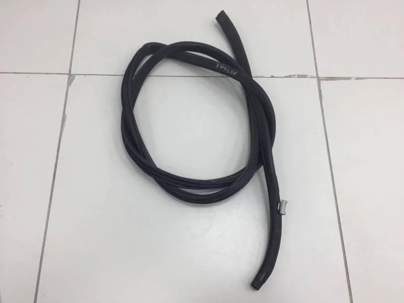 Уплотнитель проема двери передней левой Toyota Avensis (T250) 2003-2009