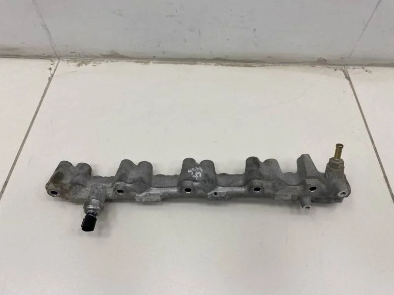 Рейка топливная (рампа) Toyota Avensis (T250) 2003-2009