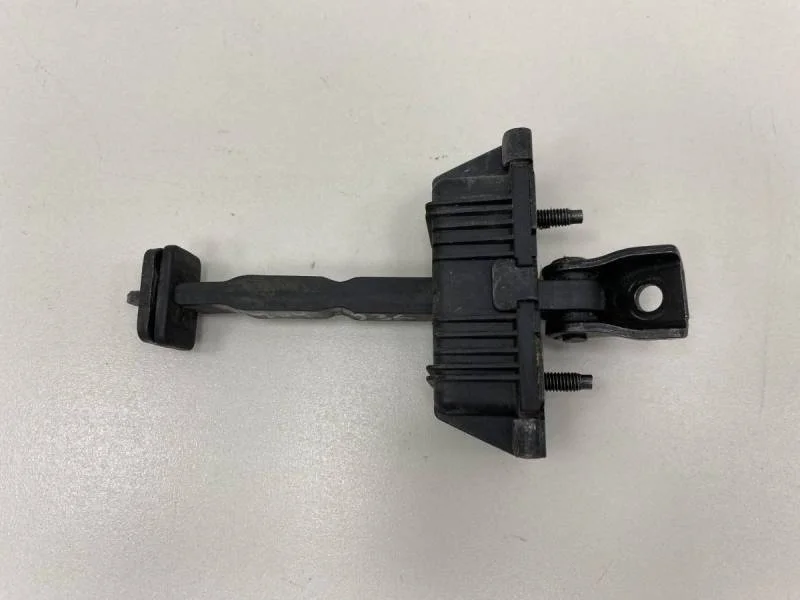 Ограничитель двери Toyota Avensis (T250) 2003-2009