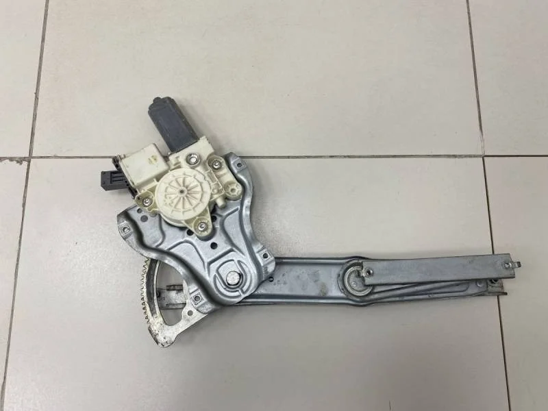 Стеклоподъемник электр. передний правый Toyota Avensis (T250) 2003-2009