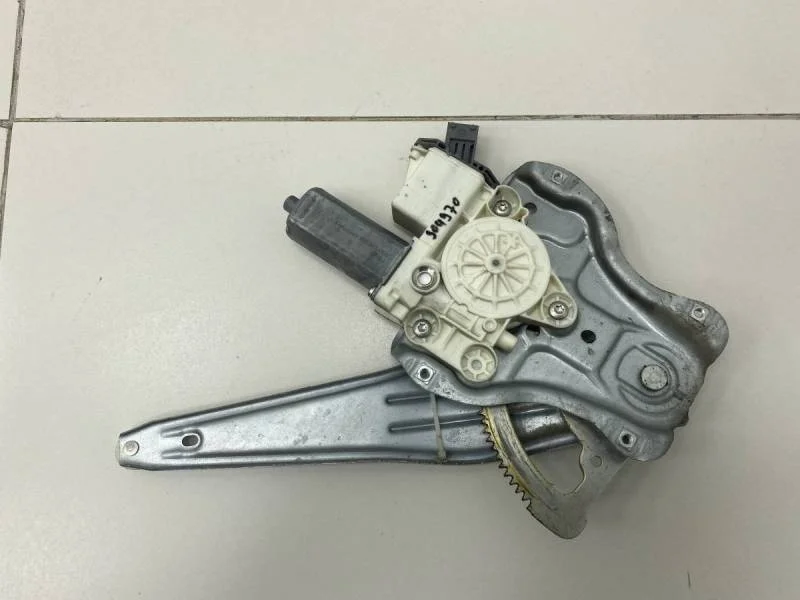 Стеклоподъемник электр. задний правый Toyota Avensis (T250) 2003-2009