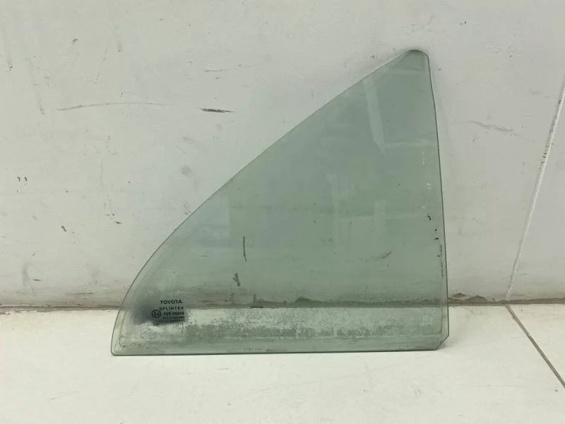 Стекло двери задней правой (форточка) Toyota Avensis (T250) 2003-2009