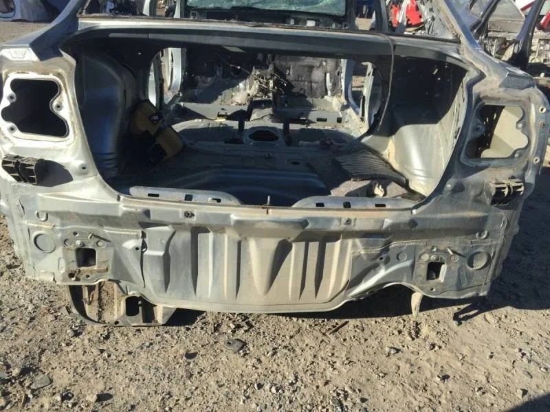 Панель задняя Toyota Avensis (T250) 2003-2009