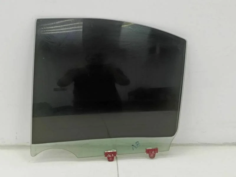 Стекло двери задней левой Nissan Almera (N16) 2000-2006