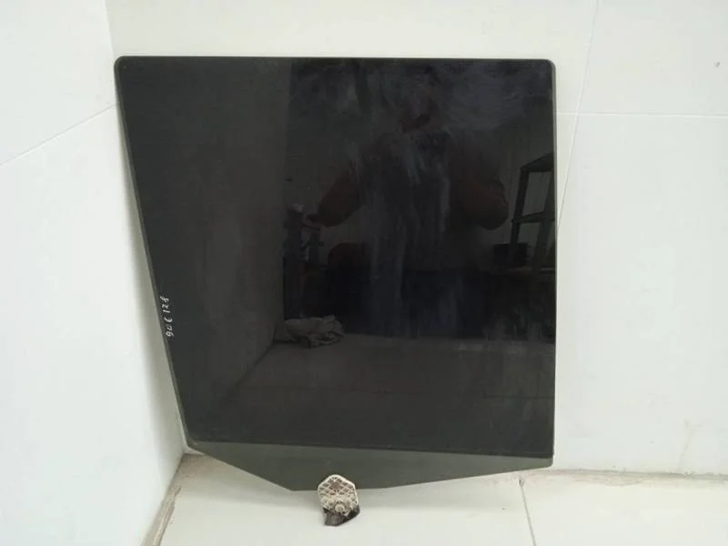 Стекло двери задней правой Land Rover Discovery 3 2004-2009