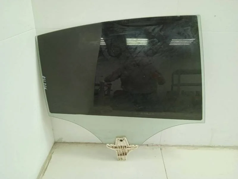 Стекло двери задней правой Volkswagen Passat B6 2005-2010