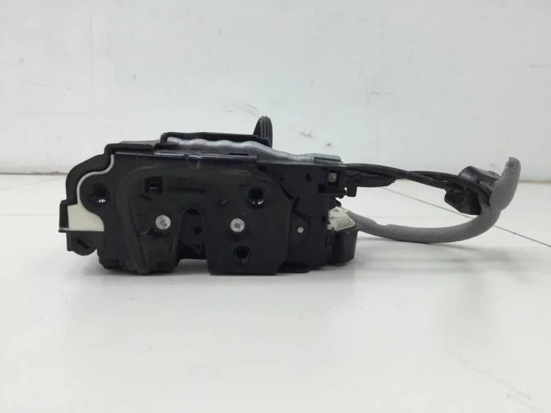 Замок двери задней правой Volkswagen Golf 6 (5K) 2009-2013