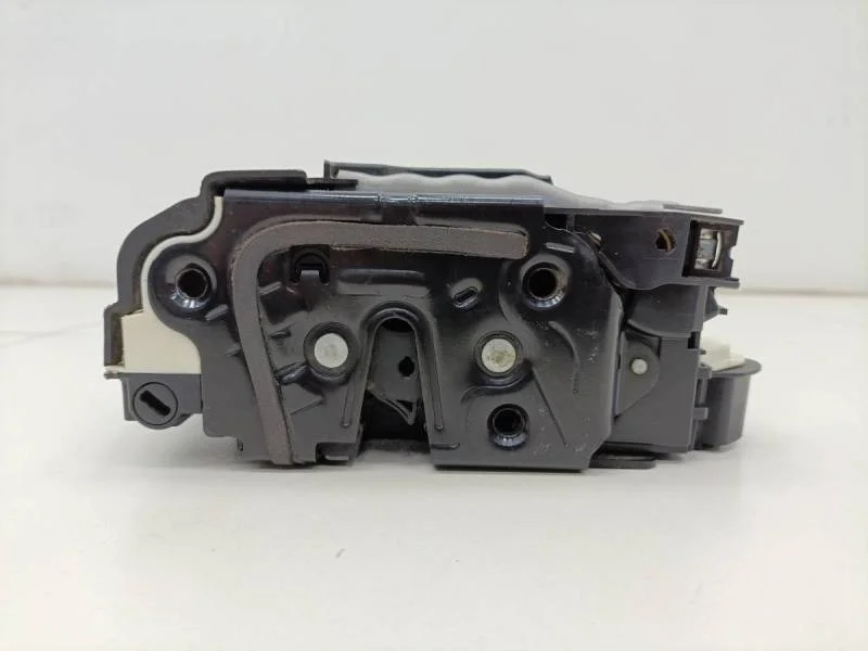 Замок двери передней правой Volkswagen Golf 6 (5K) 2009-2013