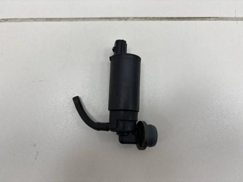 Насос омывателя фар Toyota Corolla E120 2001-2007