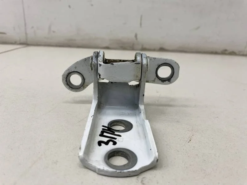 Петля двери задней правой нижняя Toyota Corolla E150 2006-2013