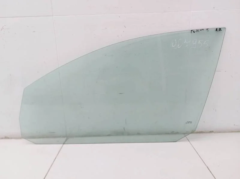 Стекло двери передней левой Volkswagen Jetta (1K) 2006-2011