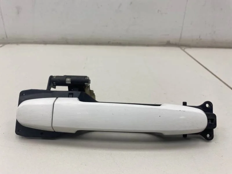 Ручка двери передней наружная правая Toyota Corolla E150 2006-2013