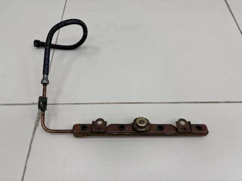 Рейка топливная (рампа) Toyota Corolla E120 2001-2007