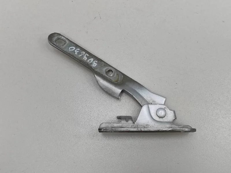 Петля капота правая Lada Largus 2012>