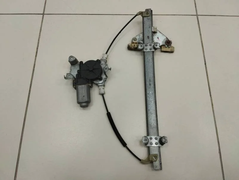 Стеклоподъемник электр. передний левый Nissan Almera (N16) 2000-2006