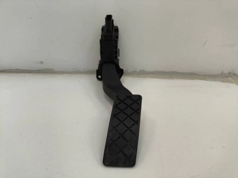 Педаль газа Skoda Octavia (A7) 2013>