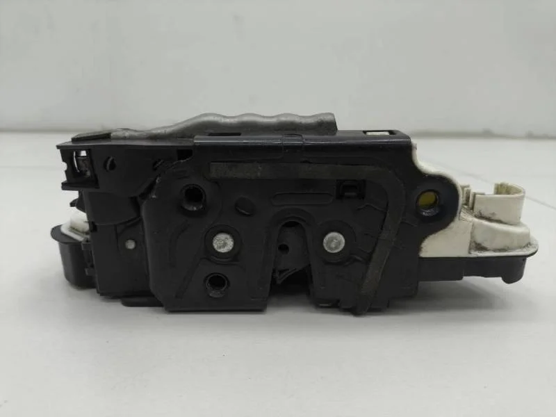 Замок двери передней левой Skoda Octavia (A7) 2013>