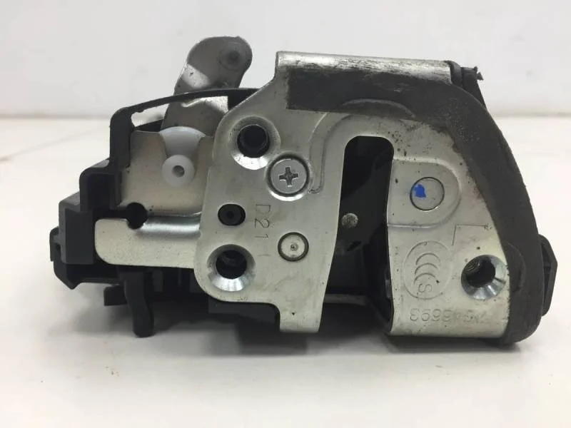 Замок двери задней левой Toyota Avensis (T270) 2009>