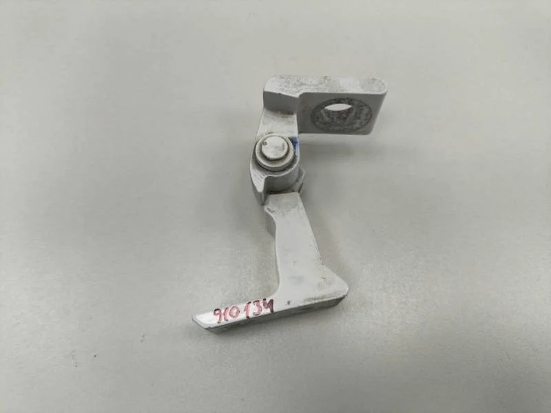 Петля двери Skoda Octavia (A7) 2013>