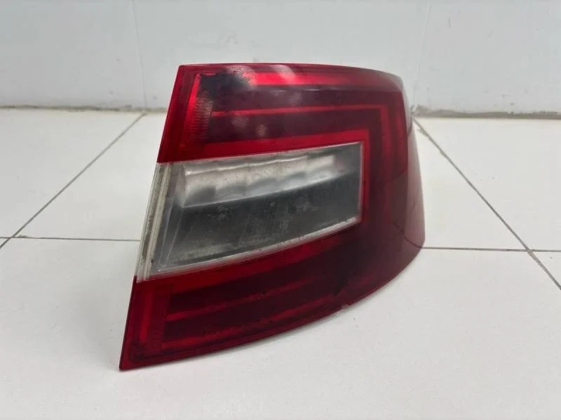 Фонарь задний правый Skoda Octavia (A7) 2013>