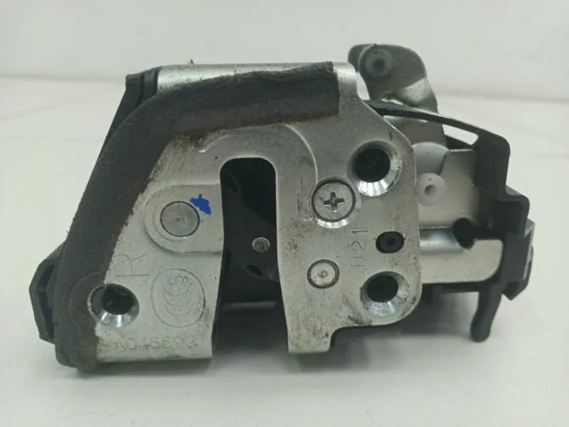 Замок двери задней правой Toyota Avensis (T270) 2009>