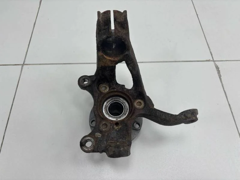 Кулак поворотный передний правый Skoda Octavia (A7) 2013>