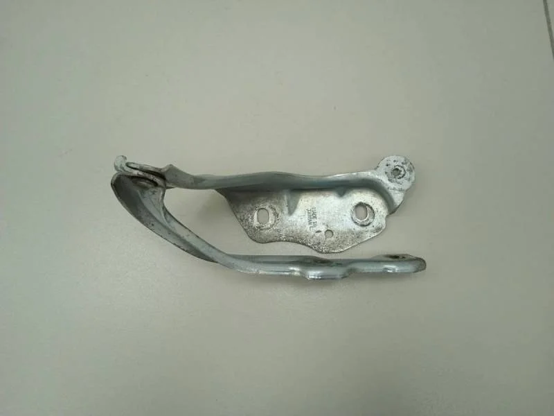 Петля капота левая Skoda Octavia (A7) 2013>