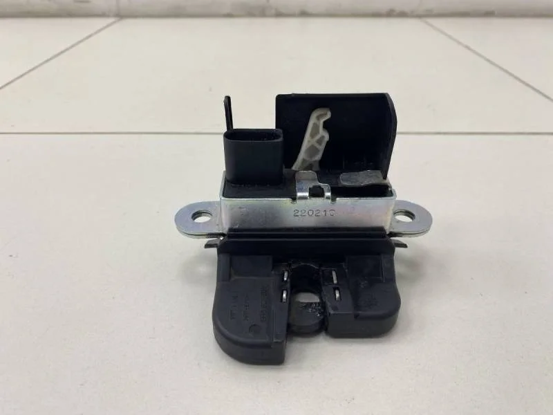 Замок багажника Volkswagen Polo (HB) 2009>