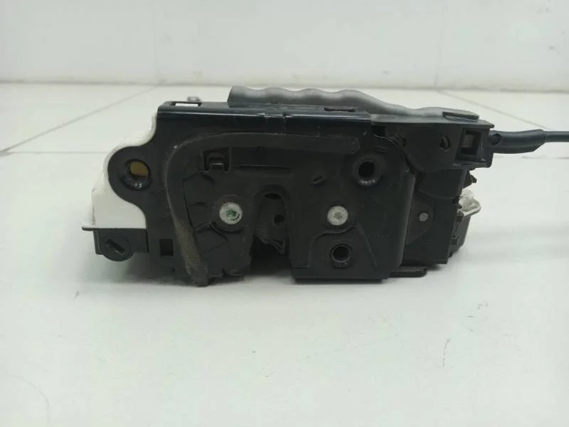 Замок двери передней правой Volkswagen Polo (HB) 2009>