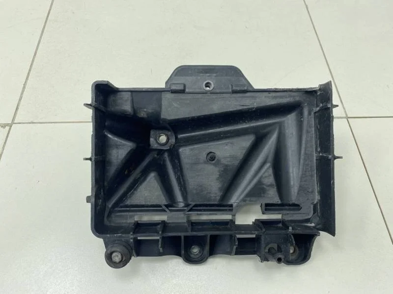 Крепление АКБ (корпус / подставка) Volkswagen Polo (HB) 2009>