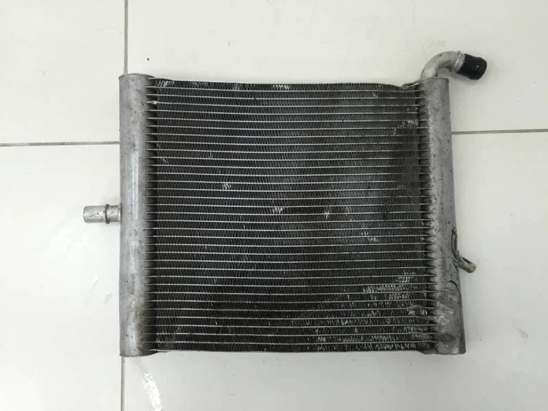 Радиатор охлаждения двигателя Land Rover Range Rover Sport 2013>