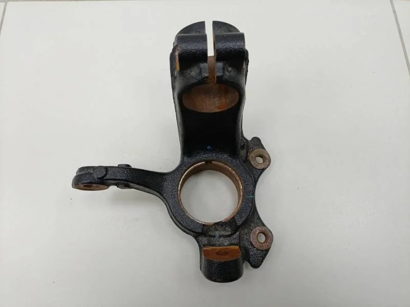 Кулак поворотный передний левый Skoda Rapid 2012-2020