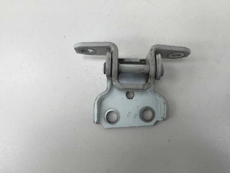 Петля двери задней правой верхняя Suzuki Liana 2001-2007