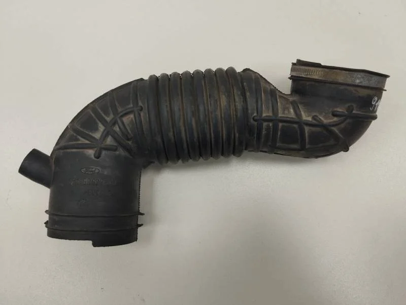 Патрубок воздушного фильтра Ford Mondeo 3 2000-2007