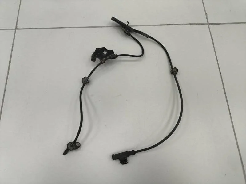 Датчик ABS передний правый Toyota Corolla E180 2013>