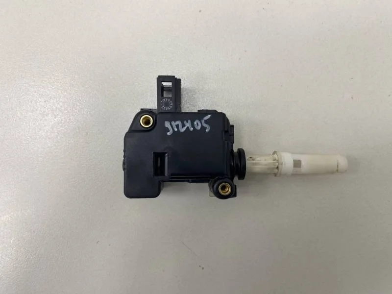 Активатор замка багажника Volkswagen Multivan T6 2015 - 2019