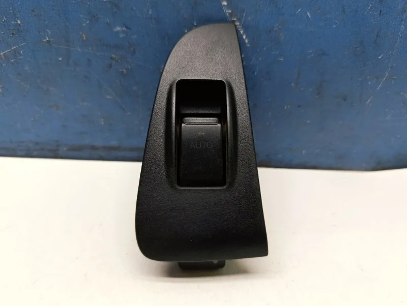 Кнопка стеклоподъемника Toyota Avensis 2 2003-2008 8481005050 T250, задняя правая