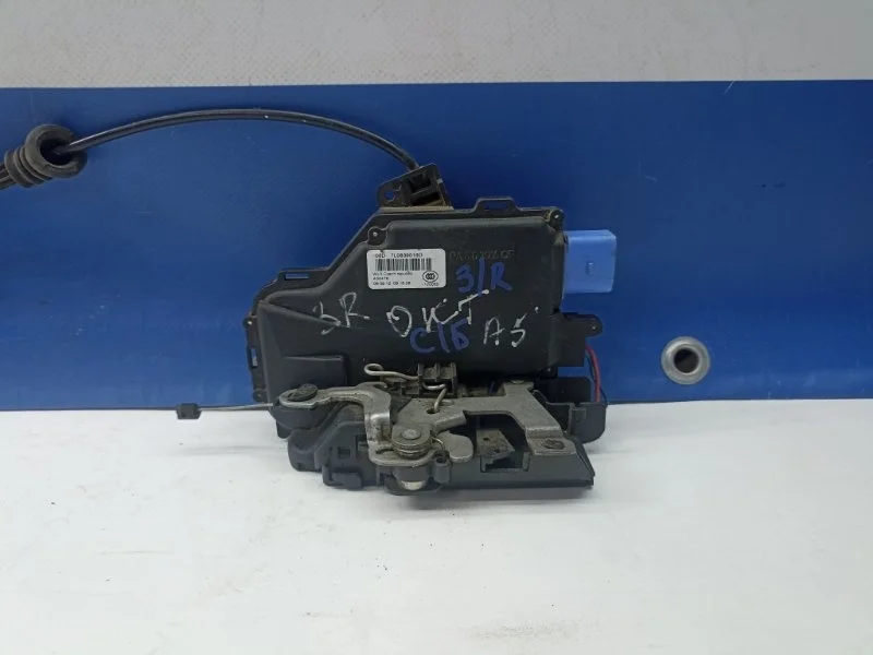 Замок двери Skoda Octavia 2010 7L0839016D A5, задний правый