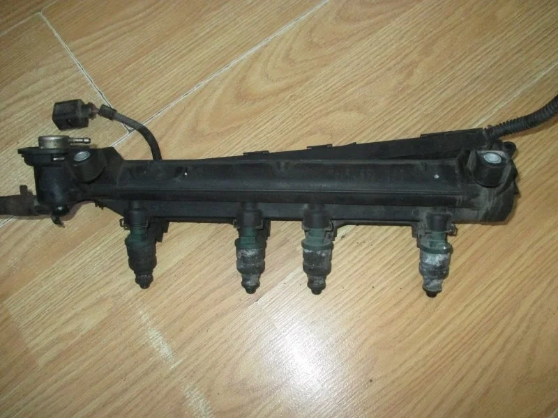 Форсунка Volkswagen Bora 2000 037906031 1.6