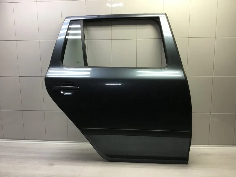 Дверь Skoda Octavia 2005 1Z9833056 УНИВЕРСАЛ BLF, задняя правая